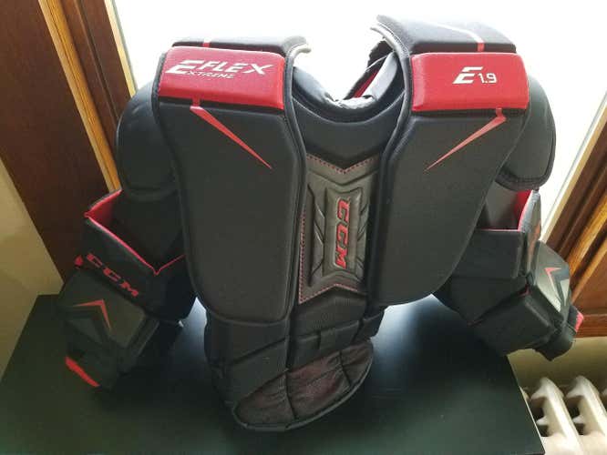 CCM Extreme Flex Shield E1.9  Chest and Arm Protector Goalie Chest Protector Intermediate Black