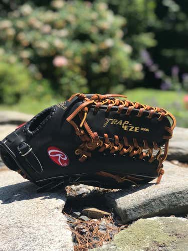 Never Used Black Rawlings Heart of the Hide Trapeze Outfielder RT Adult Glove