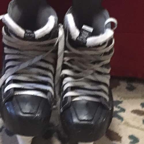 Nexus 5000 Hockey Skates Size 6