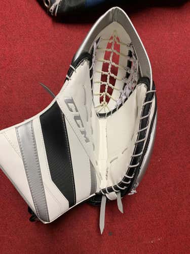 New CCM Extreme Flex III Pro Goalie Glove Regular Senior