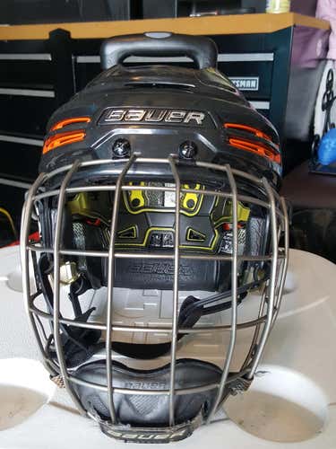 Bauer Re-Akt 100 Helmet Combo. Size Senior Medium