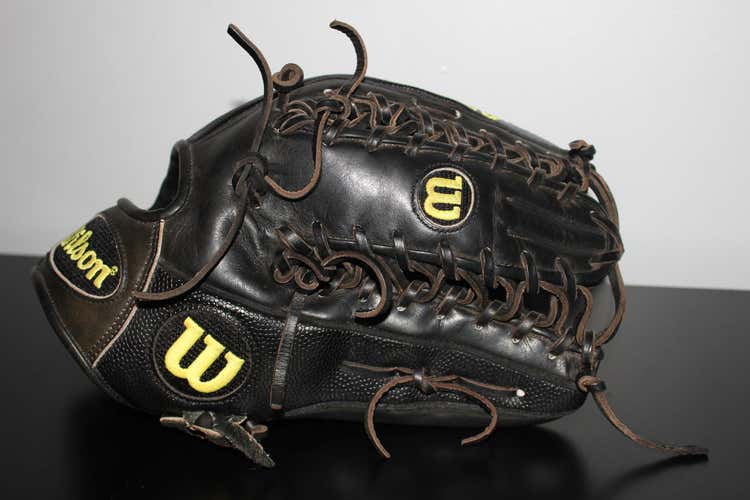 Used Wilson A2000 OT6 Outfield Glove FSOT