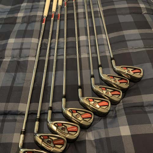 Wilson Staff Iron Set Righty