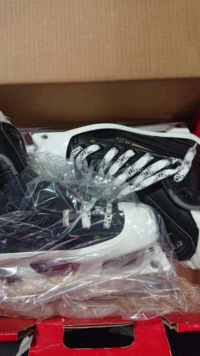 New CCM RibCor 44K Hockey Goalie Skates Junior Size 3