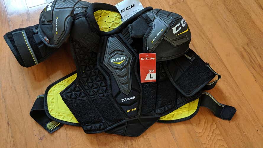 New CCM Tacks 6052 Shoulder Pads Senior