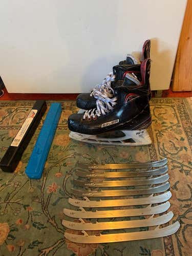 Bauer 1x Hockey Skates With 2 Sets Of Ls5, 2sets Of Ls4 And 2 Blade Cases
