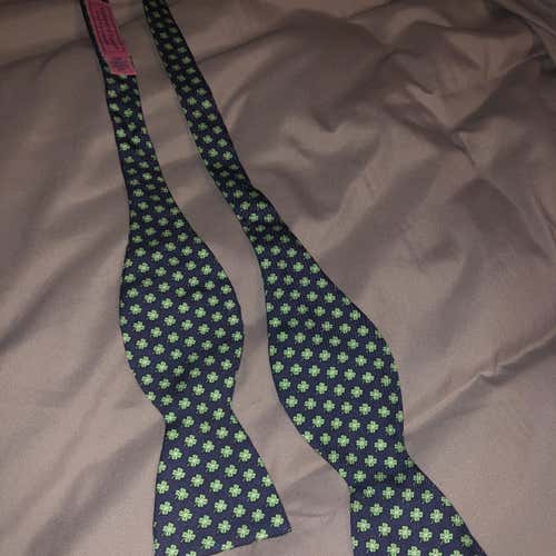 New Vineyard Vines Shamrock Bow Tie
