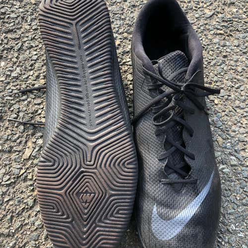 Mercurial Vapor XII Academy IC Cleats