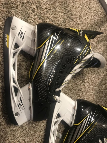 New CCM Super Tacks Hockey Skates Senior Size 8
