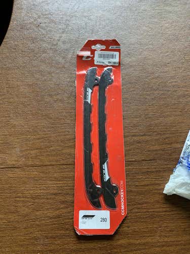 BRAND NEW PRICE CLEARANCE CCM SB Black Runners & Replacement Steel