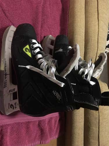 Ultra 835s Hockey Skates Senior Size 8.5