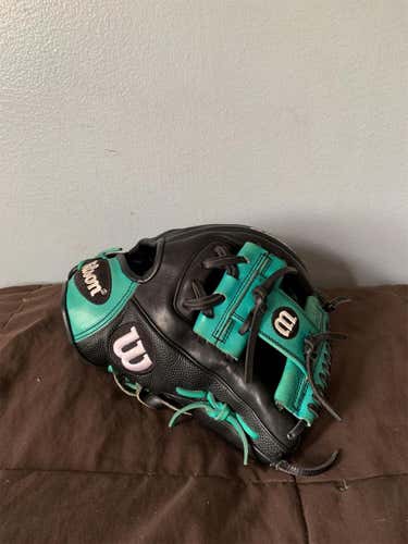 A2000 Baseball Glove Adult