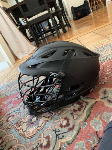 Cascade R helmet hmu with offers!!! NEED GONEE