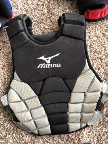 Mizuno Chest Protector Size 14’