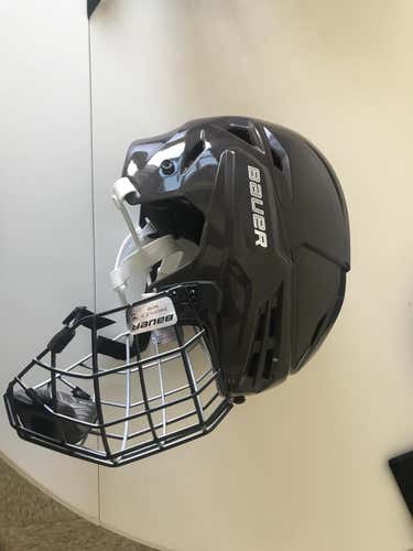 New Bauer Re-Akt 95 Helmet with Profile II medium cage