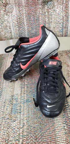 New Nike Cleats Women's 7.5