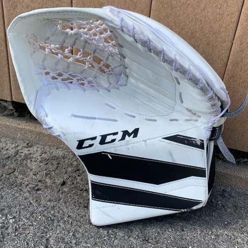 CCM Extreme Flex III E3.5 Goalie Glove Regular Senior