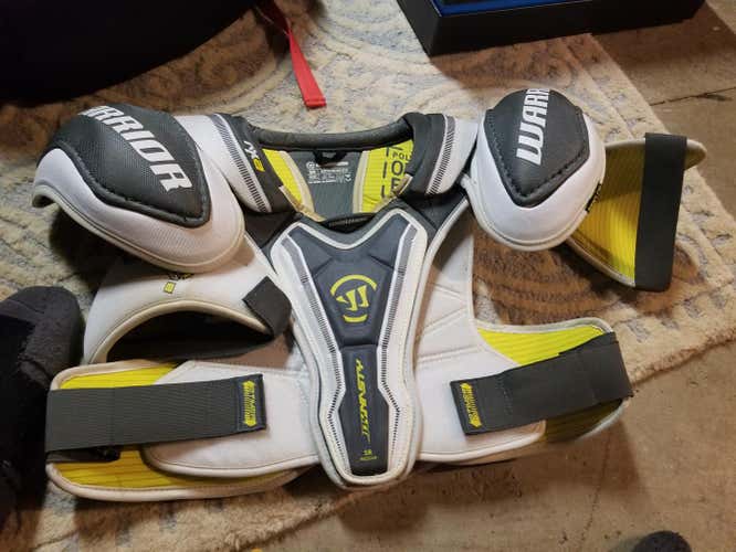 Warrior Dynasty AX2  Shoulder Pads Senior