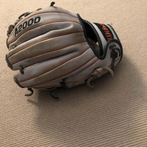 BARELY USED A2000 GLOVE. REALLY NICE!!