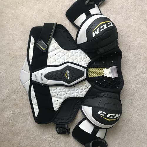CCM HOCKEY SHOULDER PADS