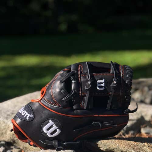 Never Used Wilson A2000 Black 11.75-Inch Adult RT Glove