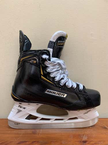 New Supreme 2S Hockey Skates Junior Size 5.5