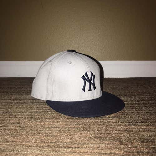 New Era NY Yankees Hat (7 3/8)