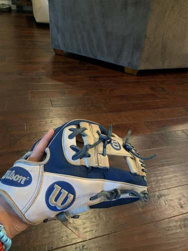 New A2000 Baseball Glove