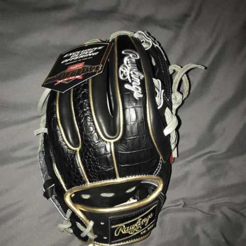 New Heart of the Hide Baseball Glove