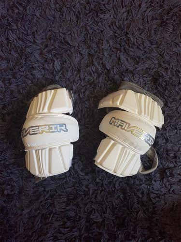 Almost New Maverick Max Elbow Pads