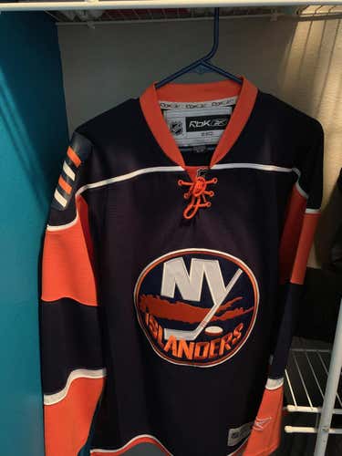 New York Islanders new Vintage jersey; size- AS