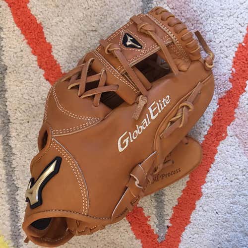 Never Used Mizuno Global Elite 11.75-Inch RT Adult Glove