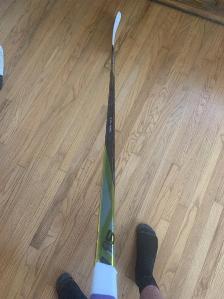 New Supreme 1S Hockey Stick Lefty Mid Senior P14 Curve