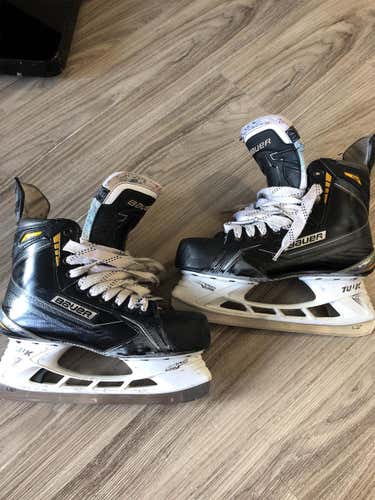 Supreme 190 Hockey Skates Senior Size 9