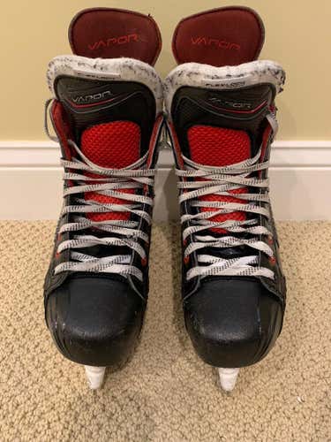 VERY LIGHTLY USED - Bauer Vapor X800 - 5.5D - ***LS4 RUNNERS*** and SUPERFEET