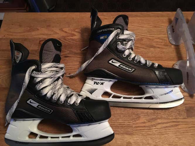 New Bauer Supreme 190 Hockey Skates Senior Size 9