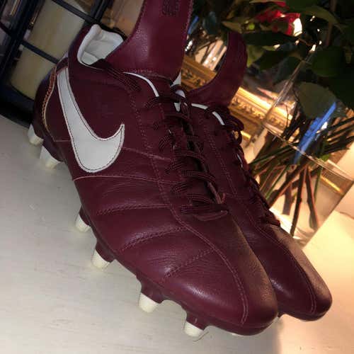 Nike Tiempo Ronaldinho R10 FG Cleats