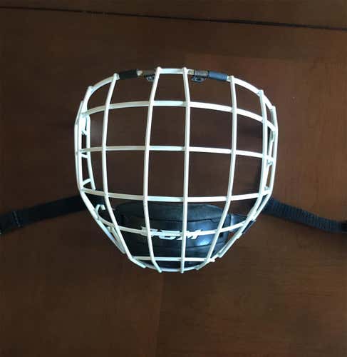 WHITE CCM HOCKEY CAGE