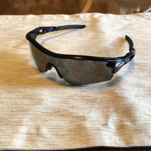 Like New Men’s Oakley Radarlock Path Polished Black Adult Sunglasses