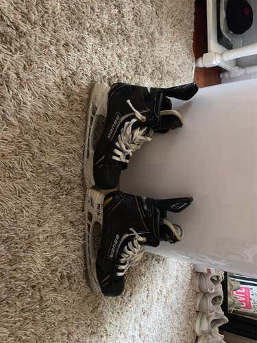 Supreme TotalOne NXG Hockey Skates Senior Size 7.5