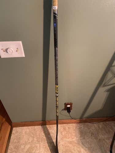 Supreme 2S Team Hockey Stick Righty Toe Intermediate