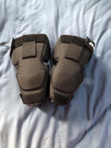 New Bauer Goalie Knee Guards