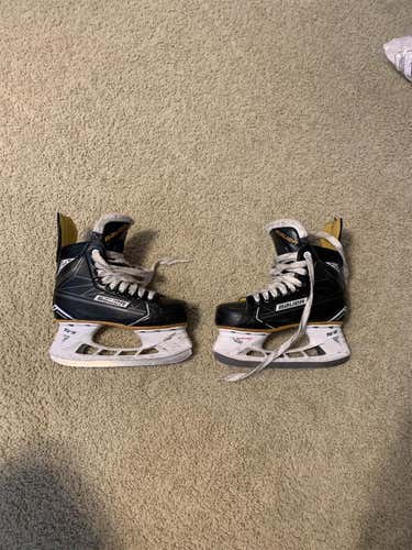 Supreme 160 Hockey Skates Junior Size 2