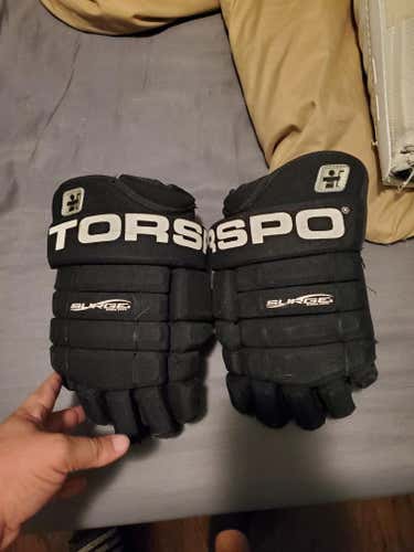 Shin pads and gloves for @jeffries85