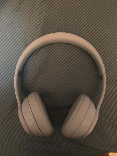 ALMOST BRAND NEW Beats Solo 3 Wireless