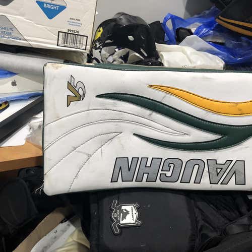 V5 7990 Goalie Blocker Regular Senior