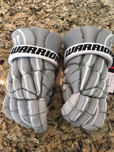 New Regulator 2 Lacrosse Gloves Never Used Size 13”