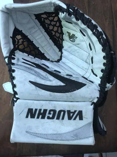 Vaughn Velocity V5 Goalie Glove  Regular Junior