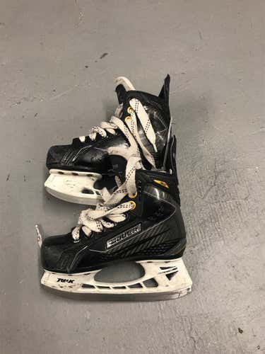 Supreme 160 Hockey Skates Youth Size 12