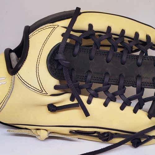 Llerandi Gloves outfielders